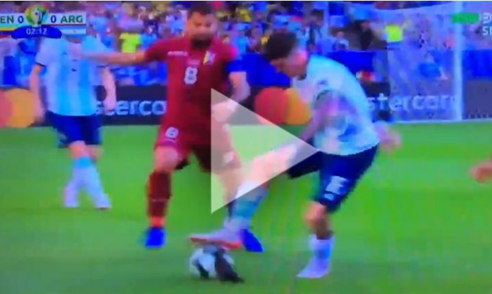 Ptak przeszkodził zawodnikowi Argentyny... xD [VIDEO]